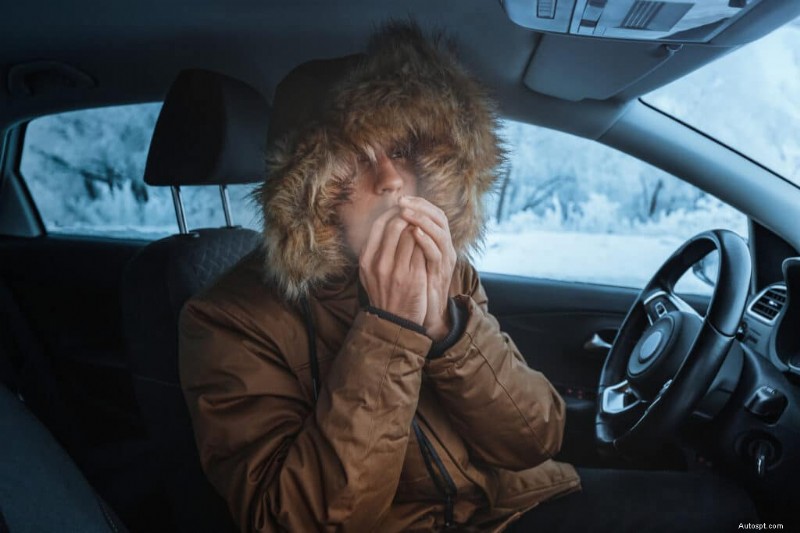 Автомобильный аварийный комплект первой необходимости:необходимые предметы на случай неожиданных поломок 